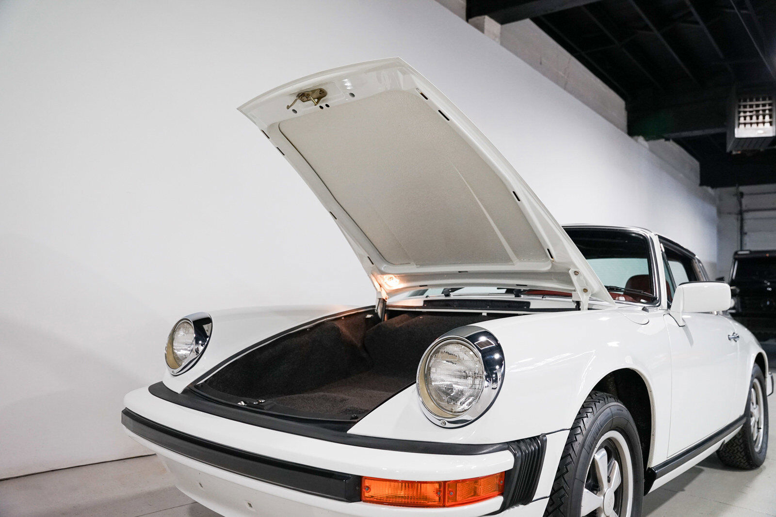 Porsche-911-1976-Red-74498-38