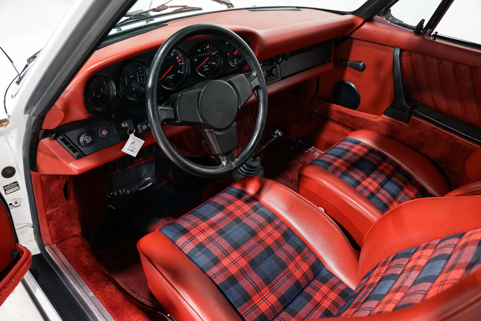 Porsche-911-1976-Red-74498-8