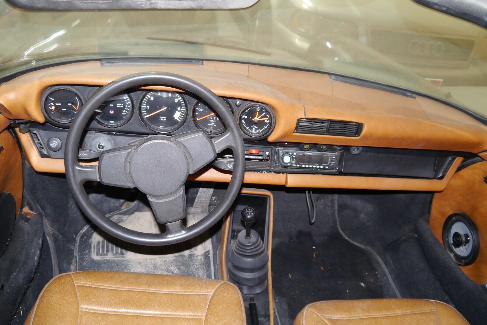 Porsche-911-Cabriolet-1984-Black-122457-24