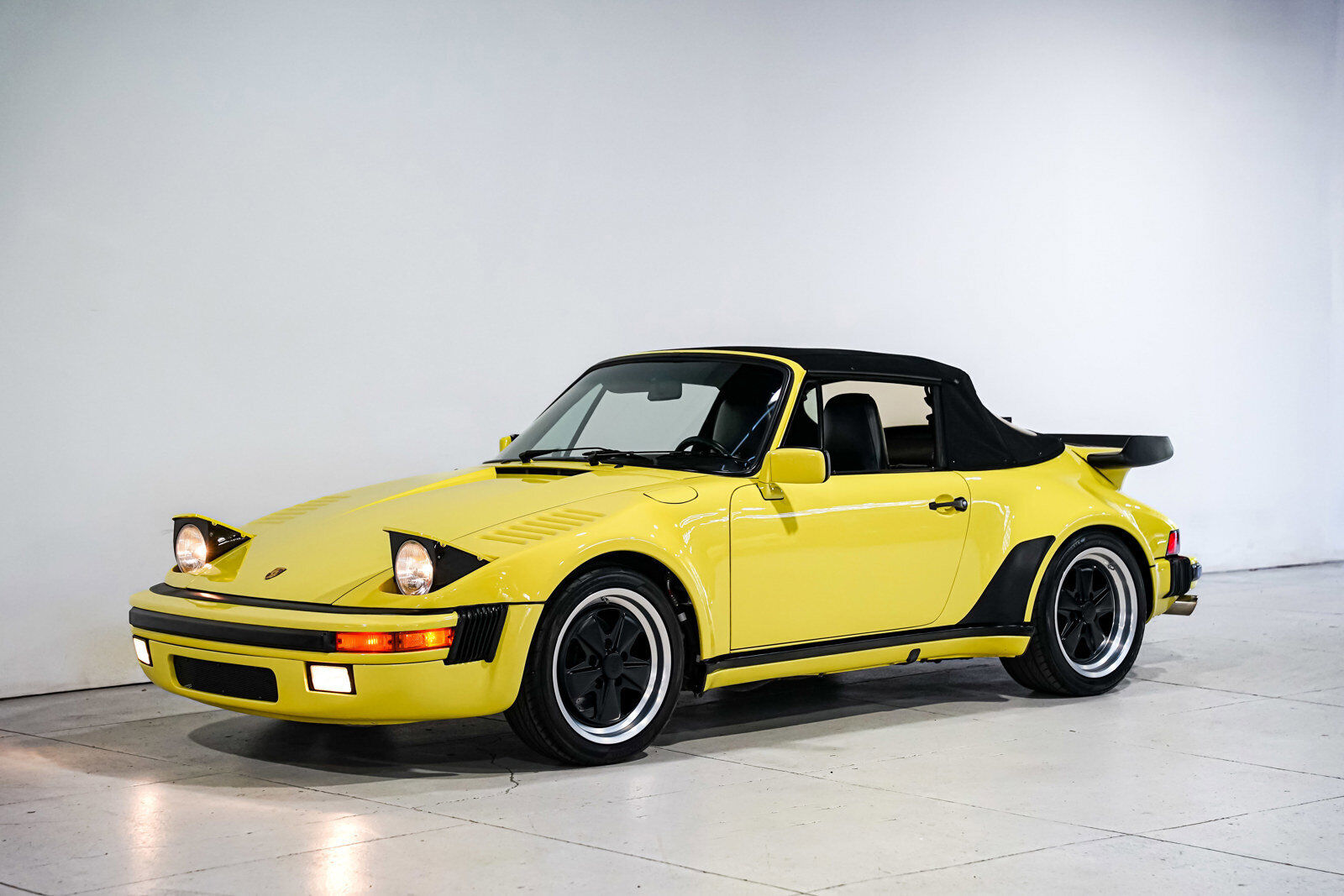 Porsche-911-Cabriolet-1987-Black-70813-7