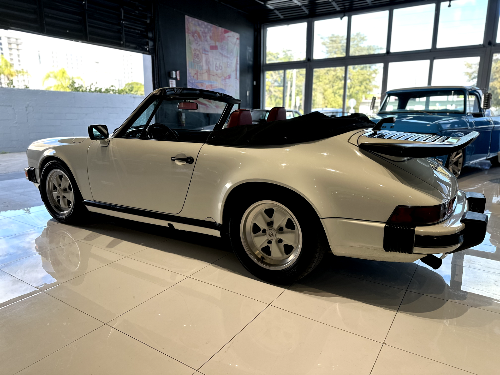 Porsche-911-Cabriolet-1988-White-Red-116700-16