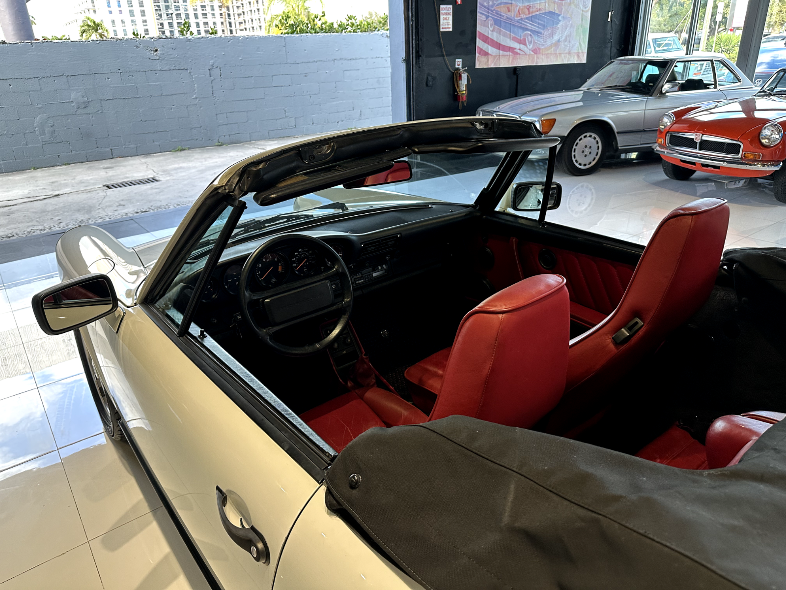 Porsche-911-Cabriolet-1988-White-Red-116700-20