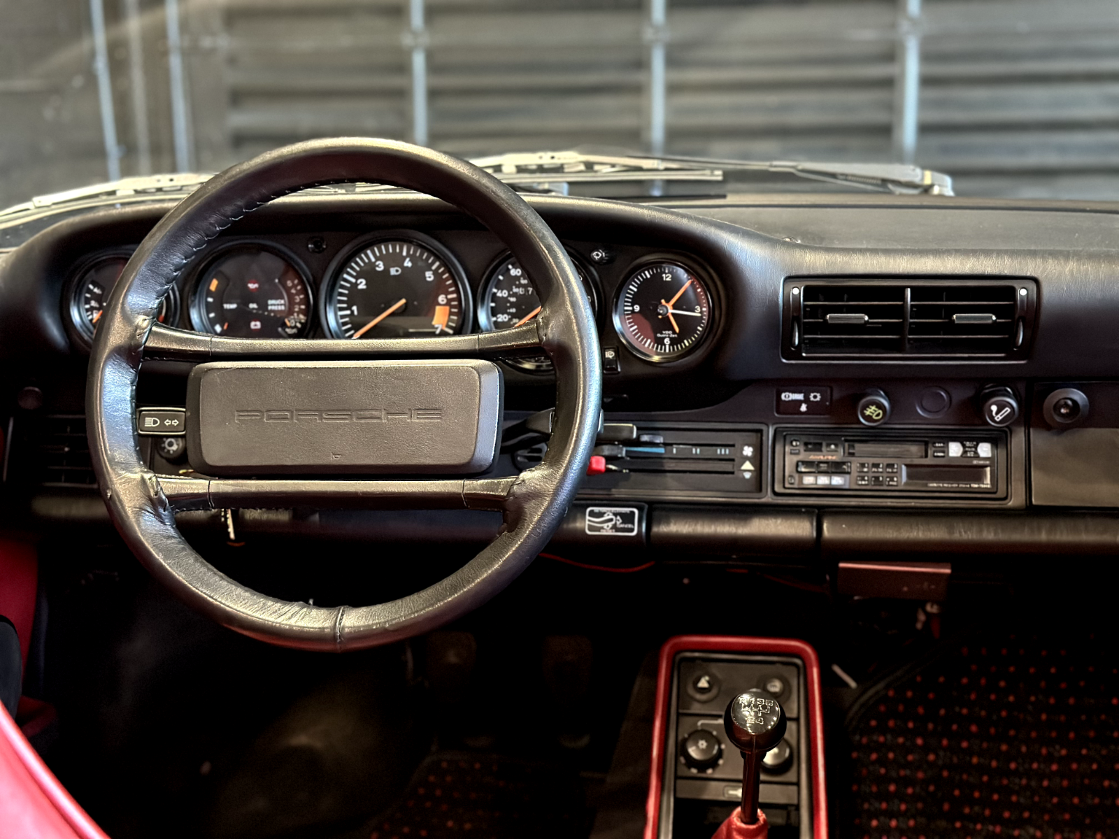 Porsche-911-Cabriolet-1988-White-Red-116700-25