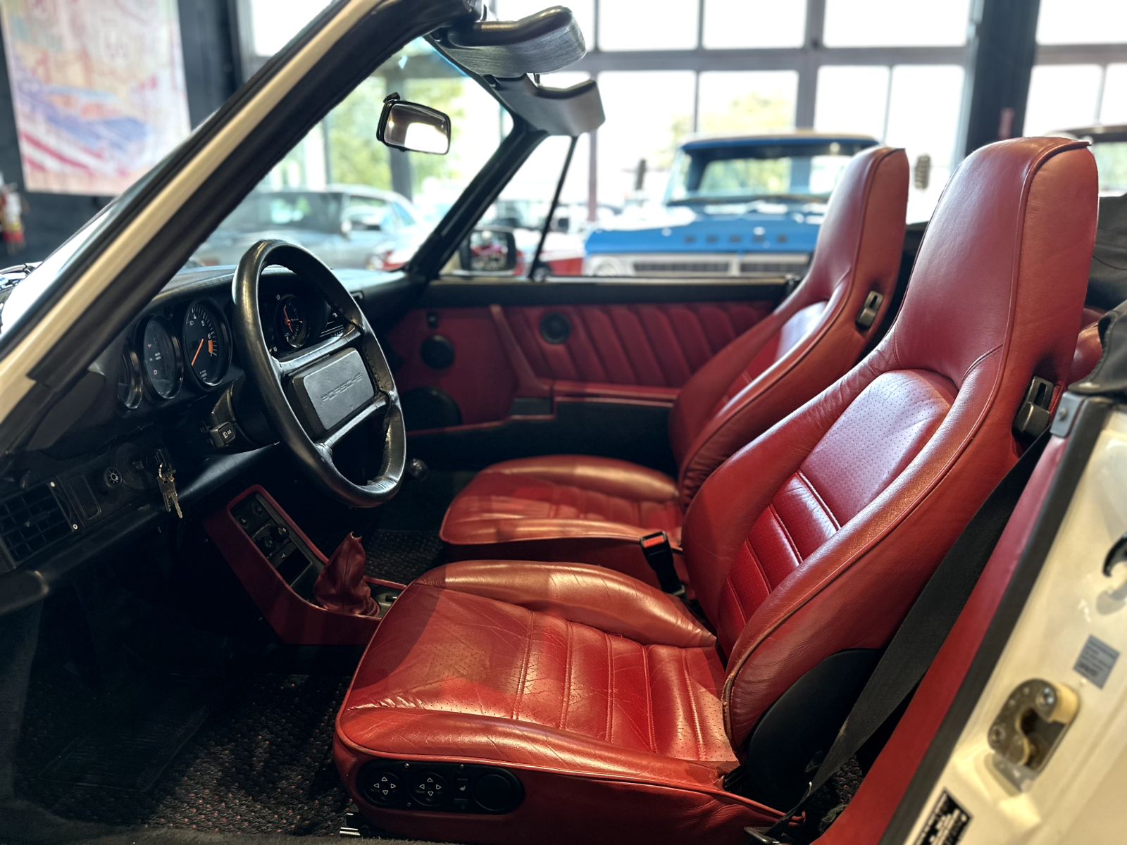 Porsche-911-Cabriolet-1988-White-Red-116700-27