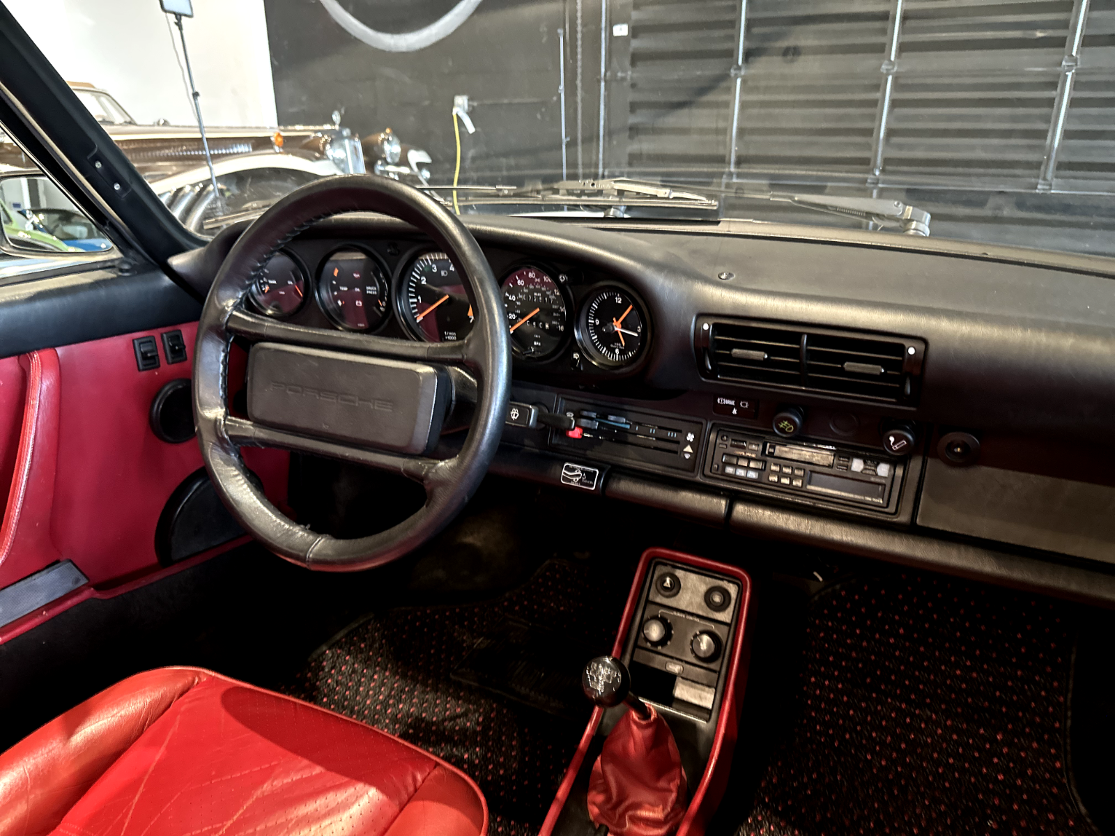 Porsche-911-Cabriolet-1988-White-Red-116700-30