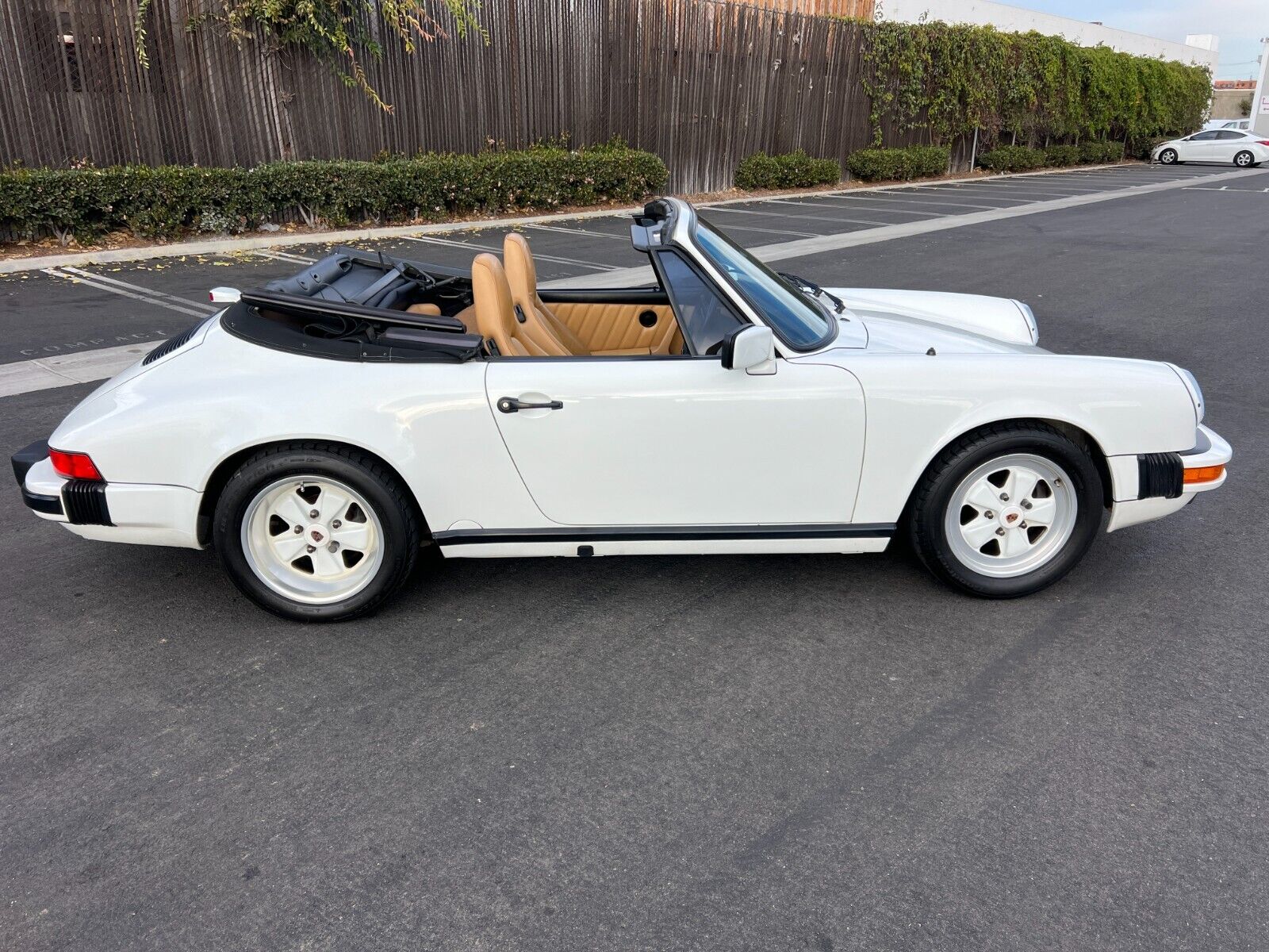 Porsche-911-Cabriolet-1989-White-Tan-161713-1