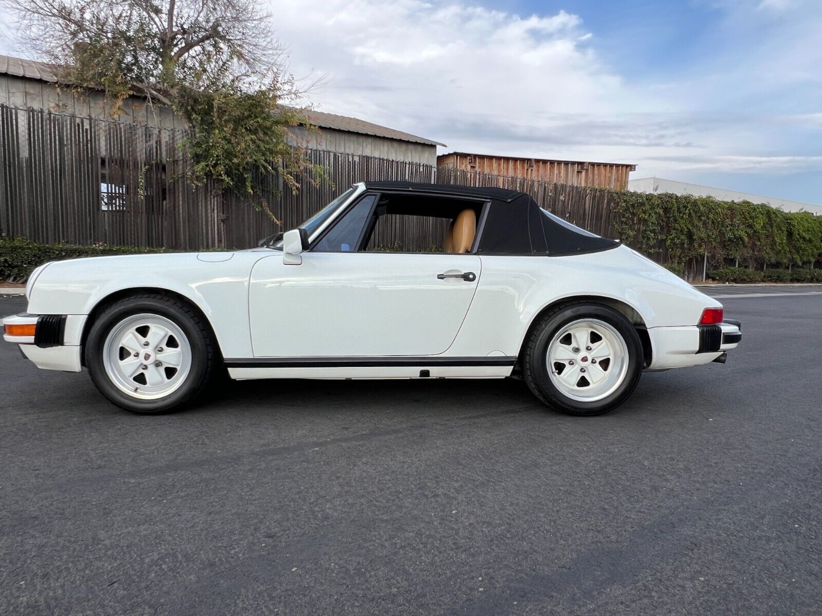 Porsche-911-Cabriolet-1989-White-Tan-161713-10