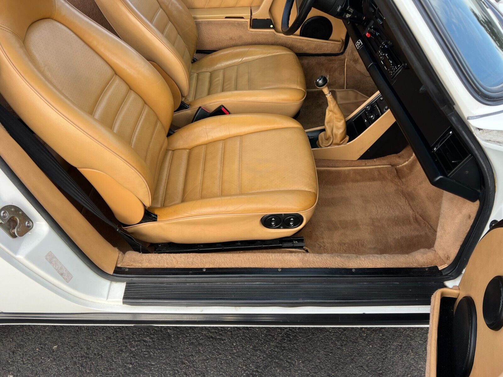 Porsche-911-Cabriolet-1989-White-Tan-161713-13