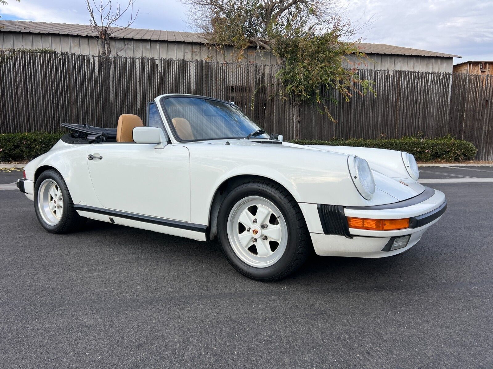 Porsche-911-Cabriolet-1989-White-Tan-161713-2