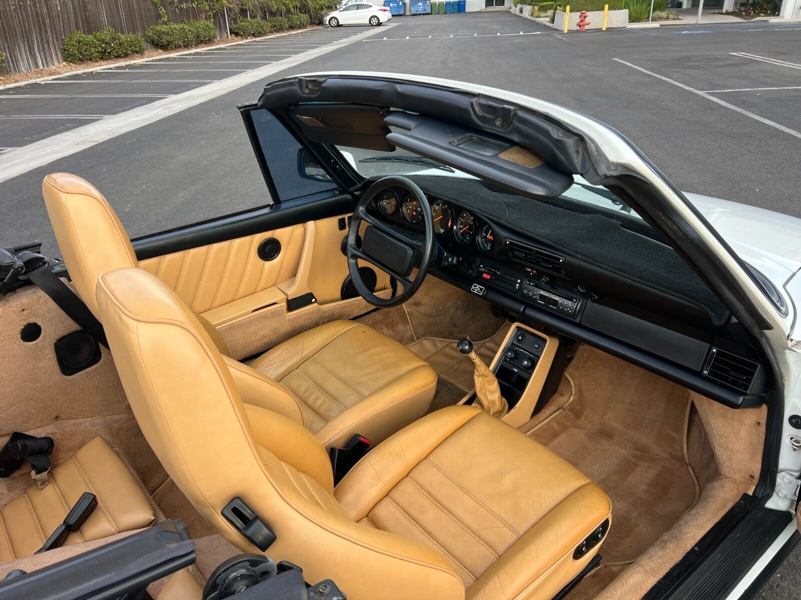 Porsche-911-Cabriolet-1989-White-Tan-161713-20