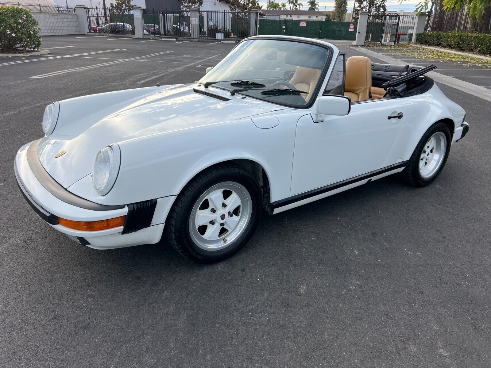 Porsche-911-Cabriolet-1989-White-Tan-161713-8