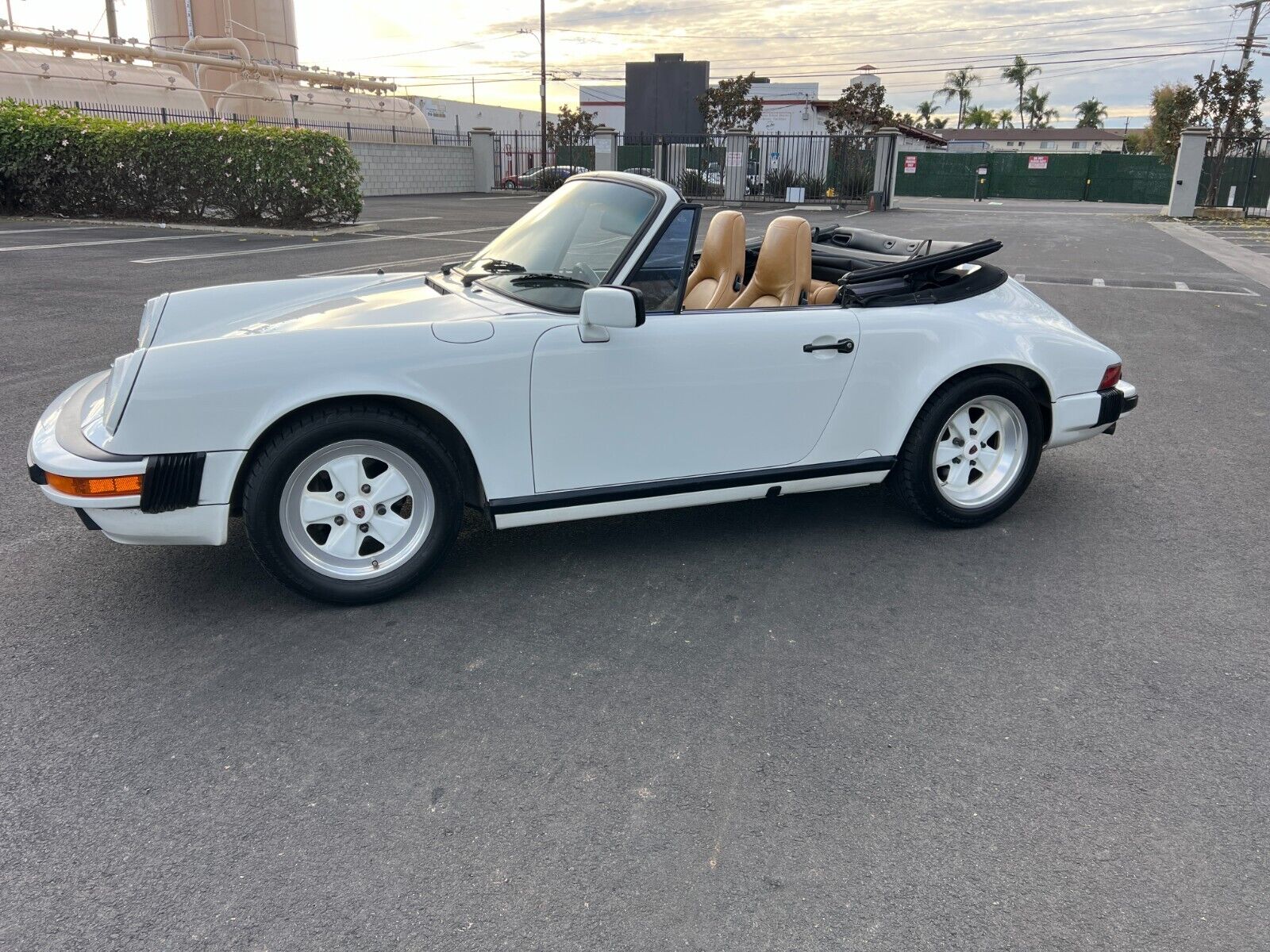 Porsche-911-Cabriolet-1989-White-Tan-161713-9