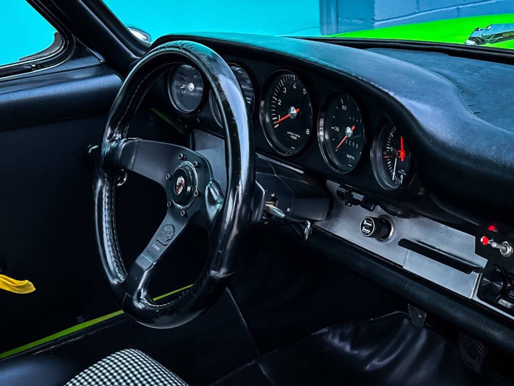 Porsche-911-Coupe-1967-Green-Black-119138-35