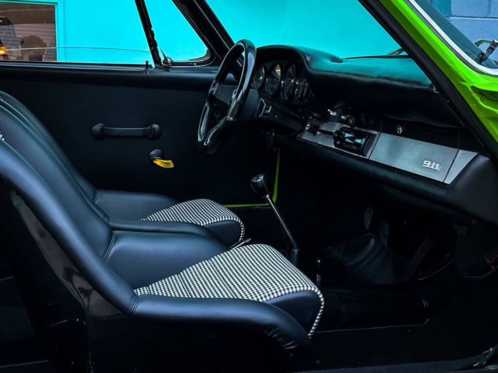 Porsche-911-Coupe-1967-Green-Black-119138-36