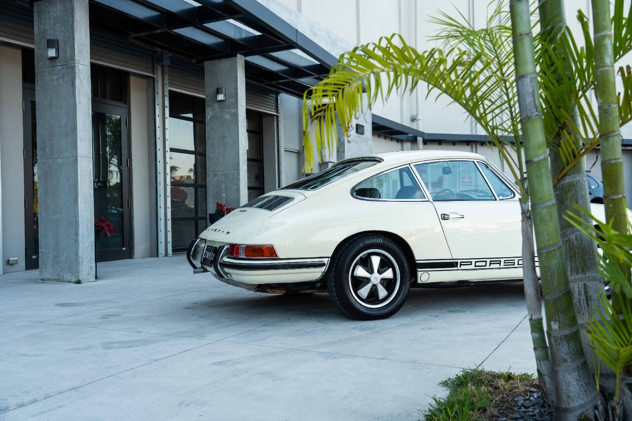 Porsche-911-Coupe-1968-White-Black-195501-2