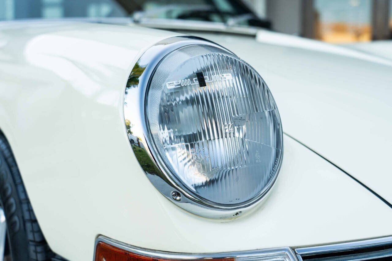 Porsche-911-Coupe-1968-White-Black-195501-21