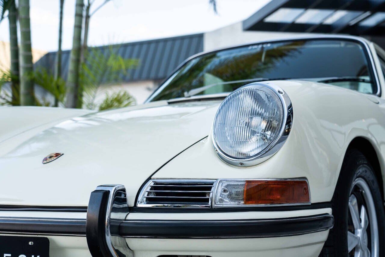 Porsche-911-Coupe-1968-White-Black-195501-22