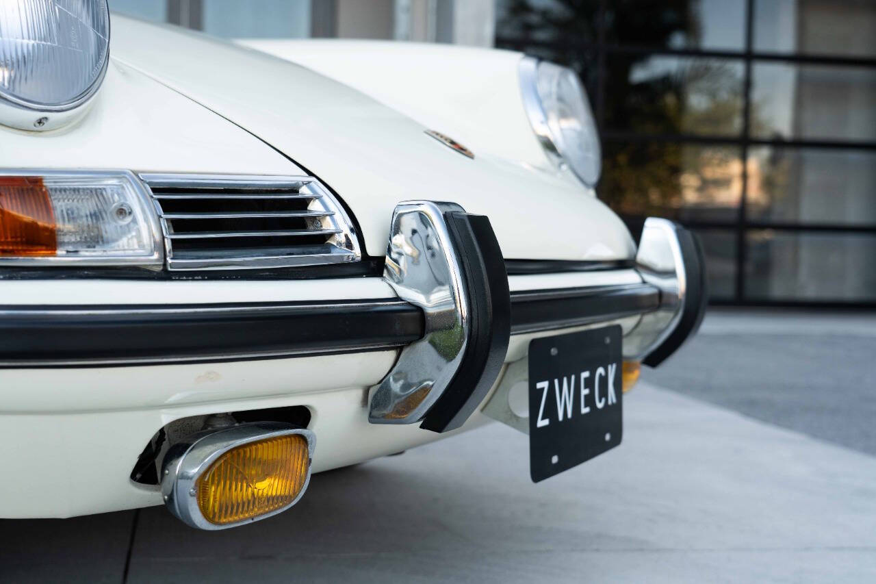 Porsche-911-Coupe-1968-White-Black-195501-25