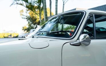 Porsche-911-Coupe-1968-White-Black-195501-27