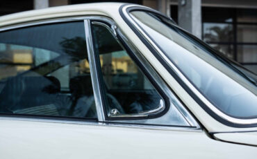 Porsche-911-Coupe-1968-White-Black-195501-34