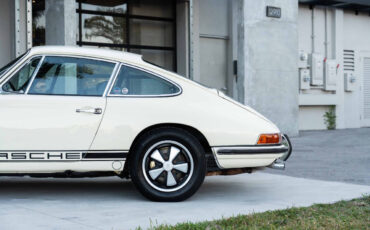 Porsche-911-Coupe-1968-White-Black-195501-36