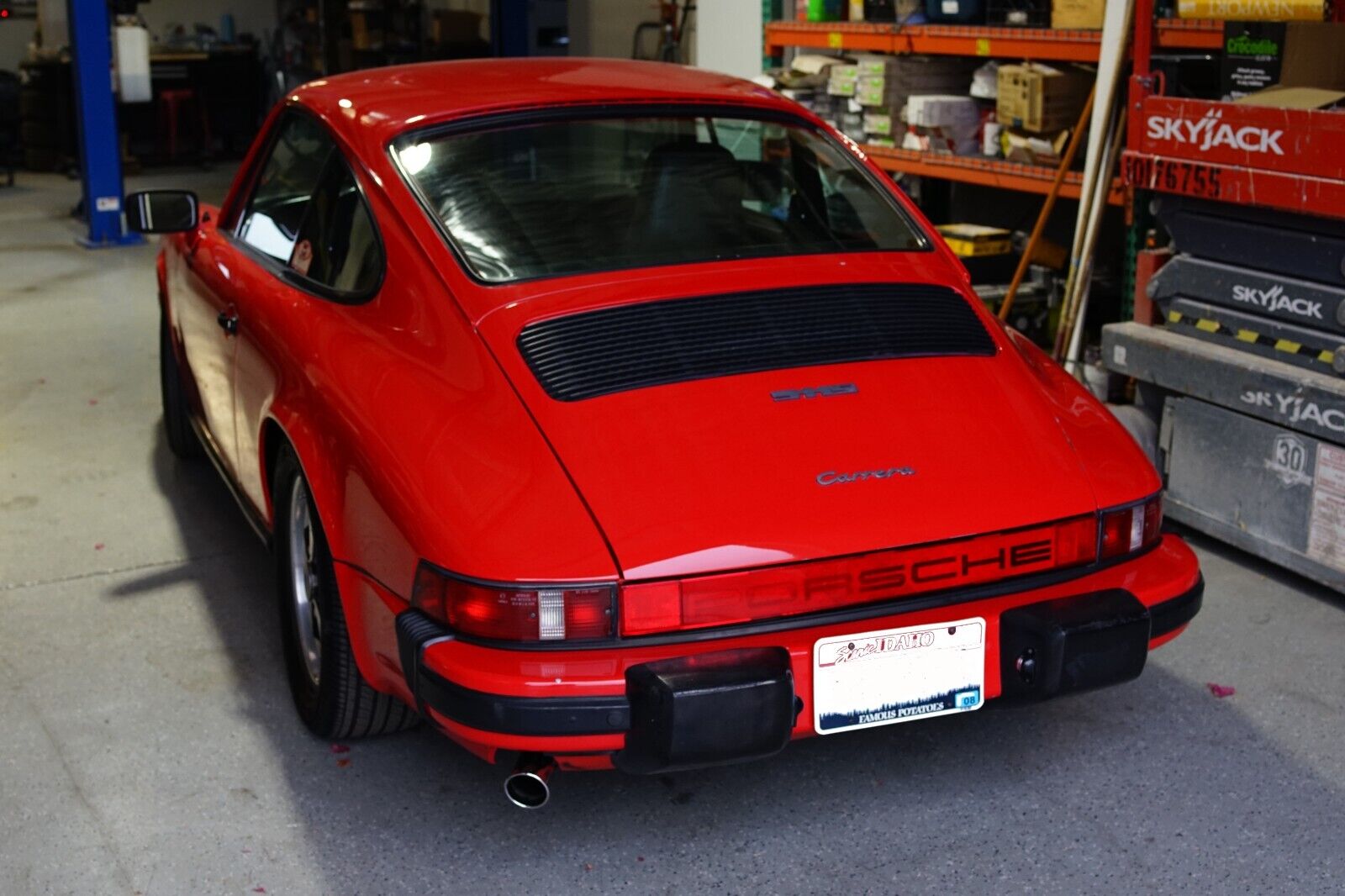 Porsche-911-Coupe-1977-Red-Black-136794-2