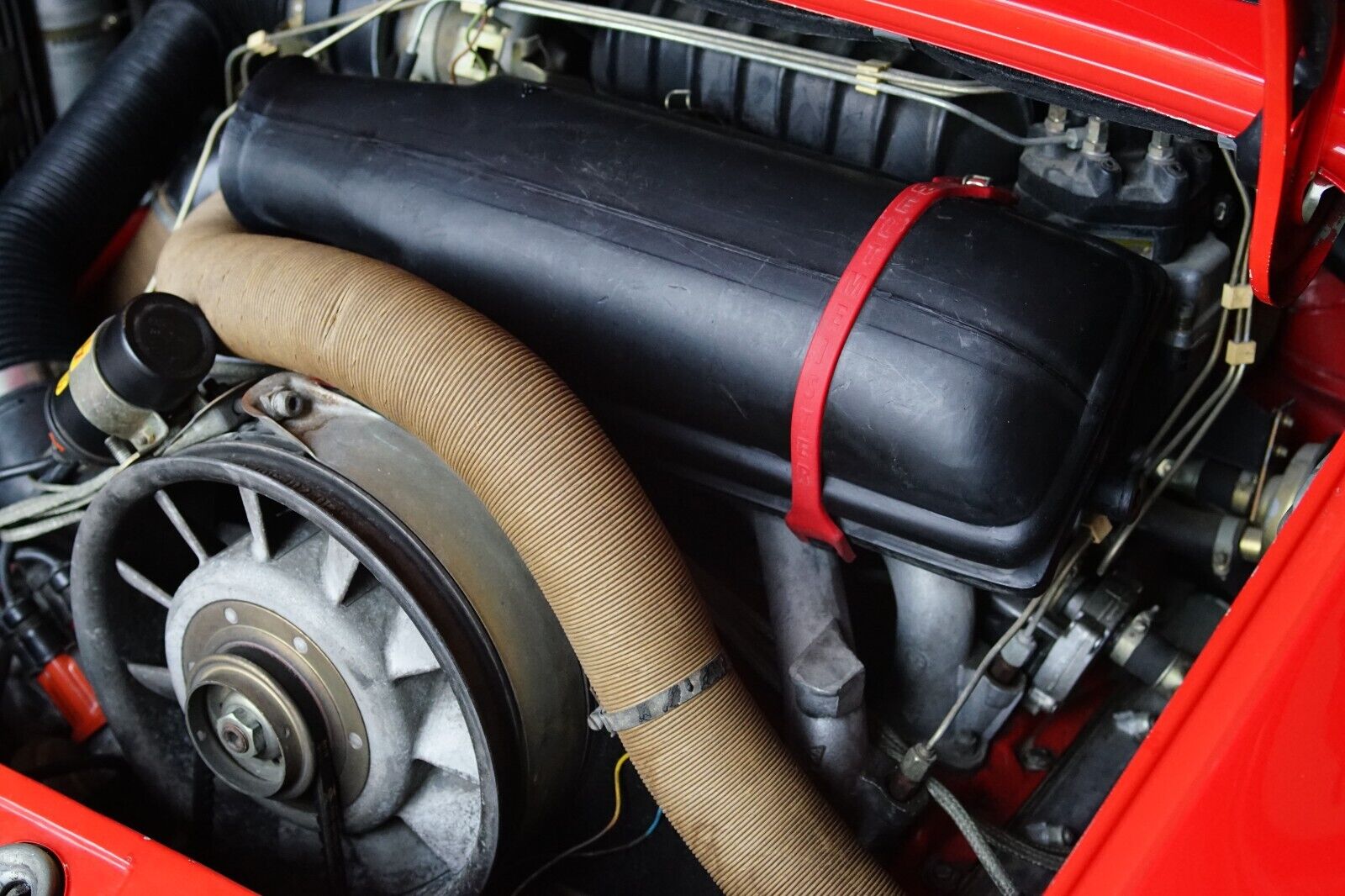 Porsche-911-Coupe-1977-Red-Black-136794-8