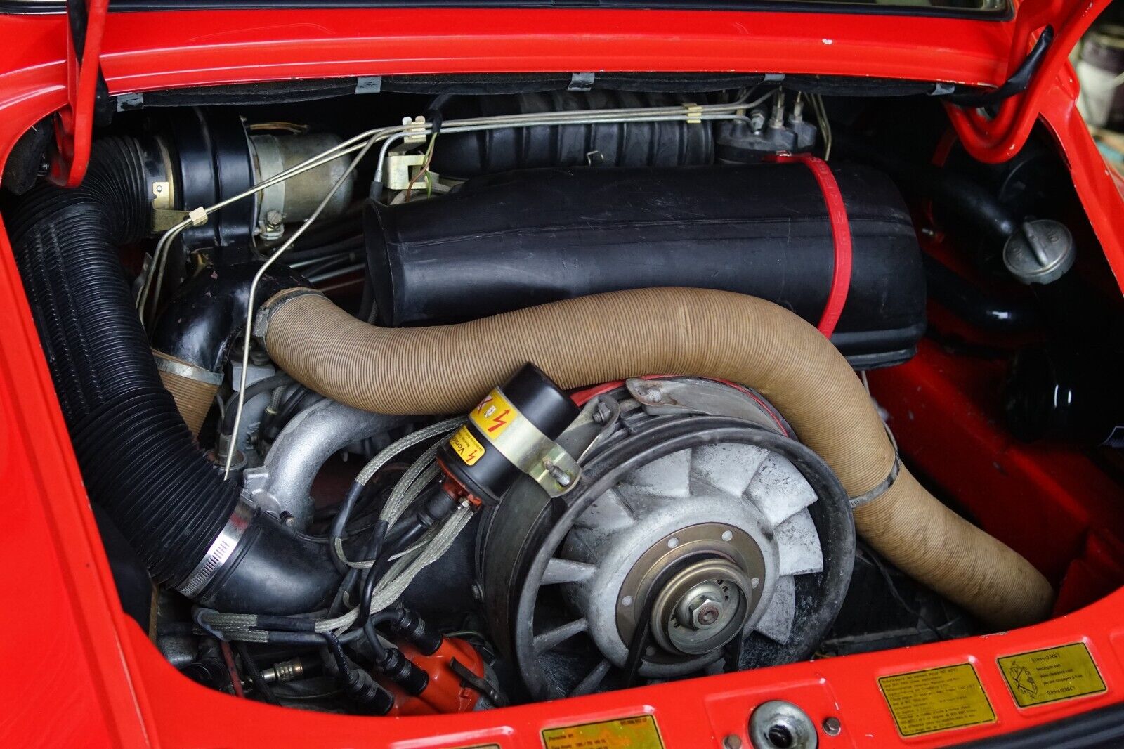 Porsche-911-Coupe-1977-Red-Black-136794-9