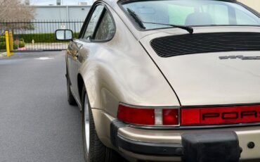 Porsche-911-Coupe-1982-platinum-266461-10