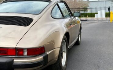 Porsche-911-Coupe-1982-platinum-266461-11