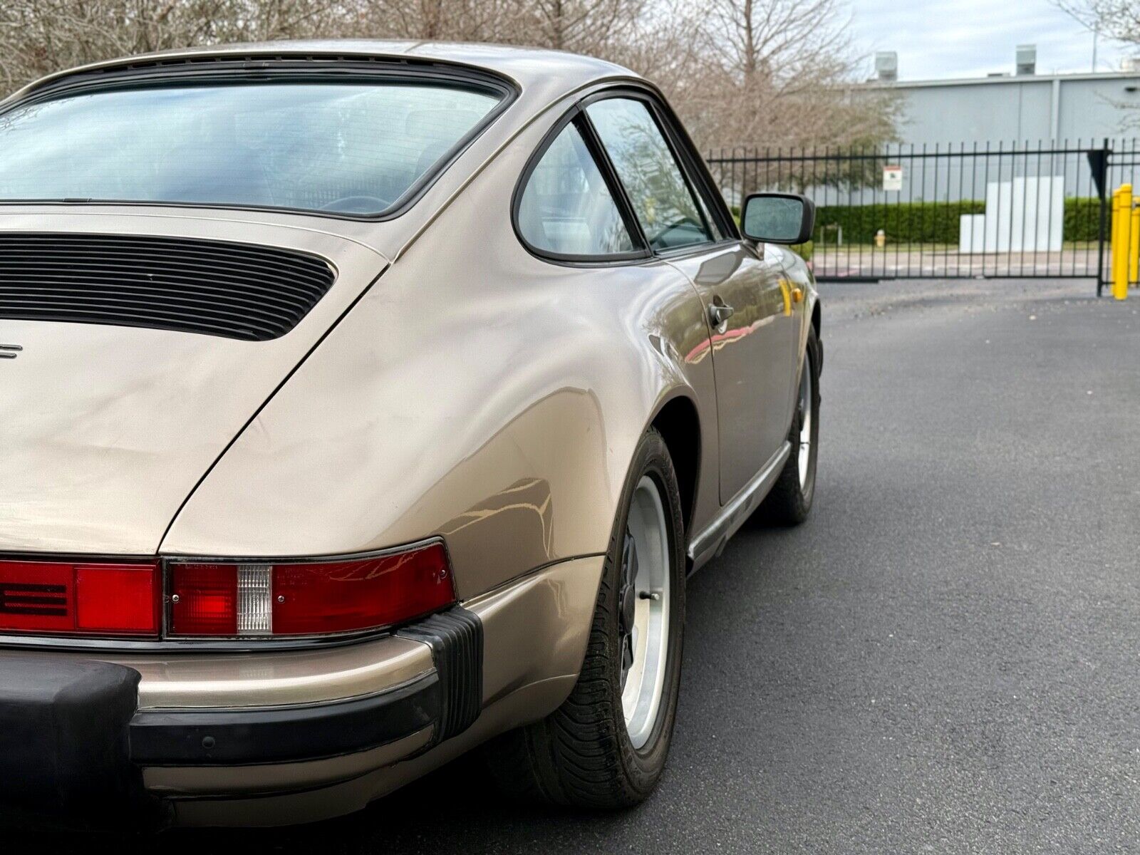 Porsche-911-Coupe-1982-platinum-266461-11