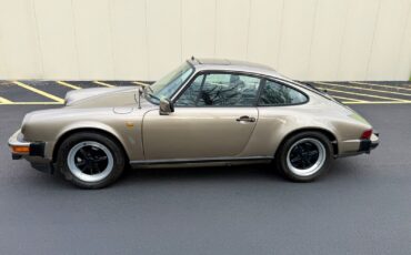 Porsche-911-Coupe-1982-platinum-266461-4