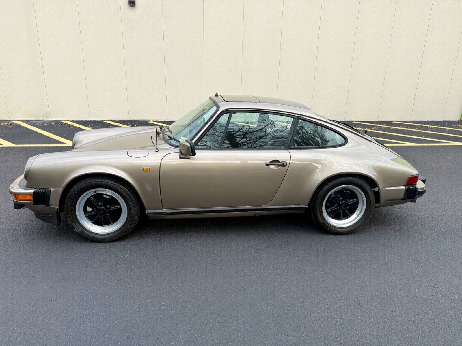 Porsche-911-Coupe-1982-platinum-266461-4