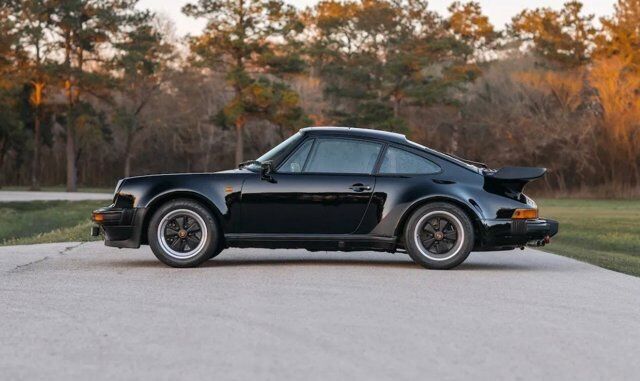 Porsche-911-Coupe-1983-Black-Black-28205-1