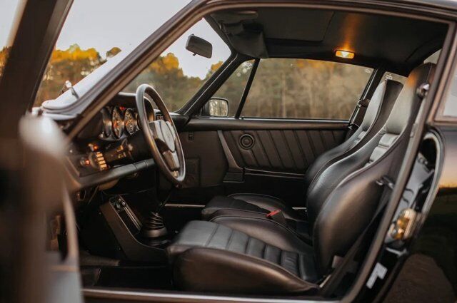 Porsche-911-Coupe-1983-Black-Black-28205-6