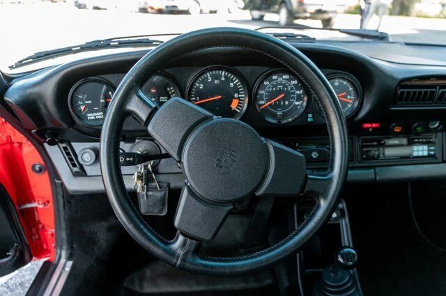 Porsche-911-Coupe-1984-Red-Black-66220-6