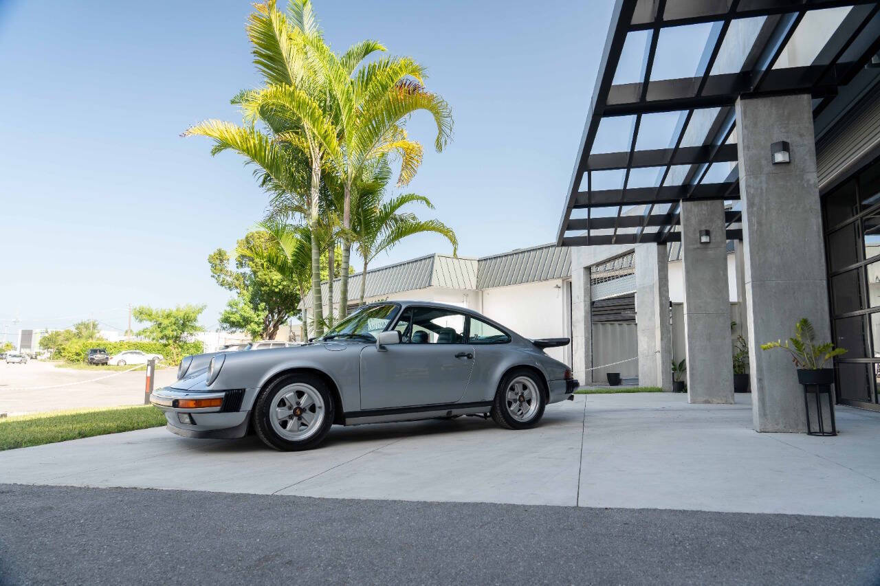 Porsche-911-Coupe-1984-Sapphire-Metallic-Blue-233498-2