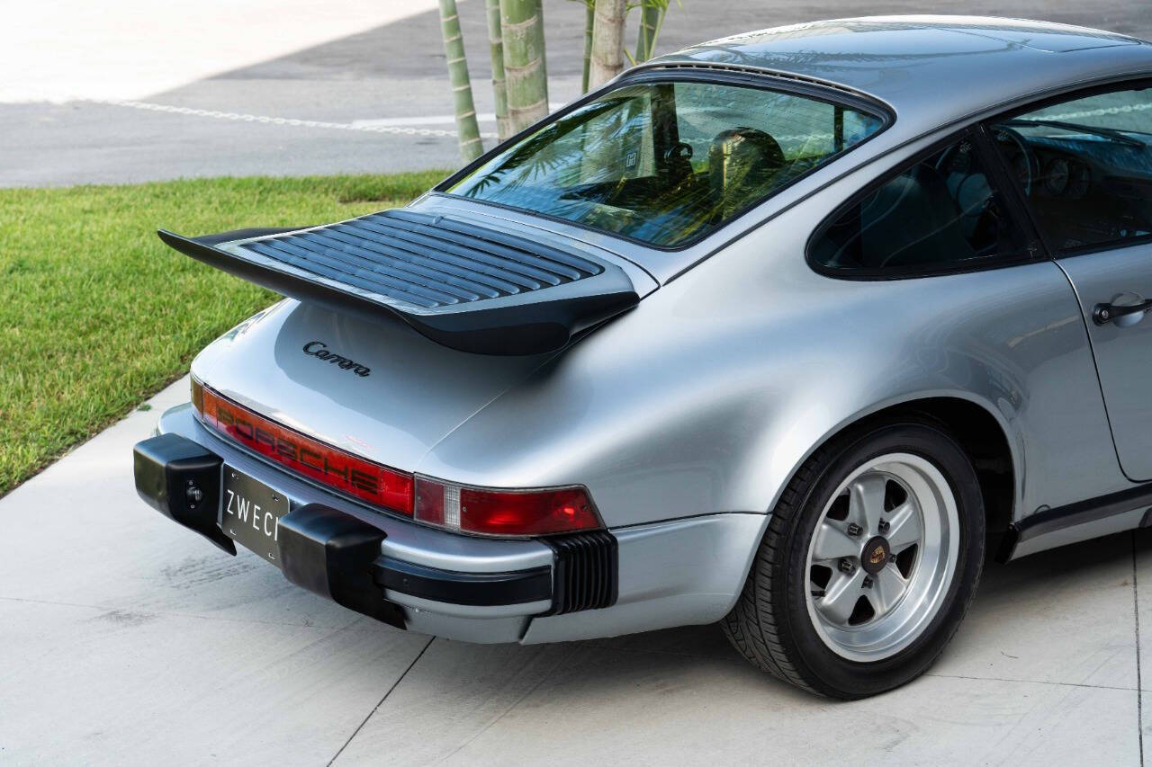 Porsche-911-Coupe-1984-Sapphire-Metallic-Blue-233498-35