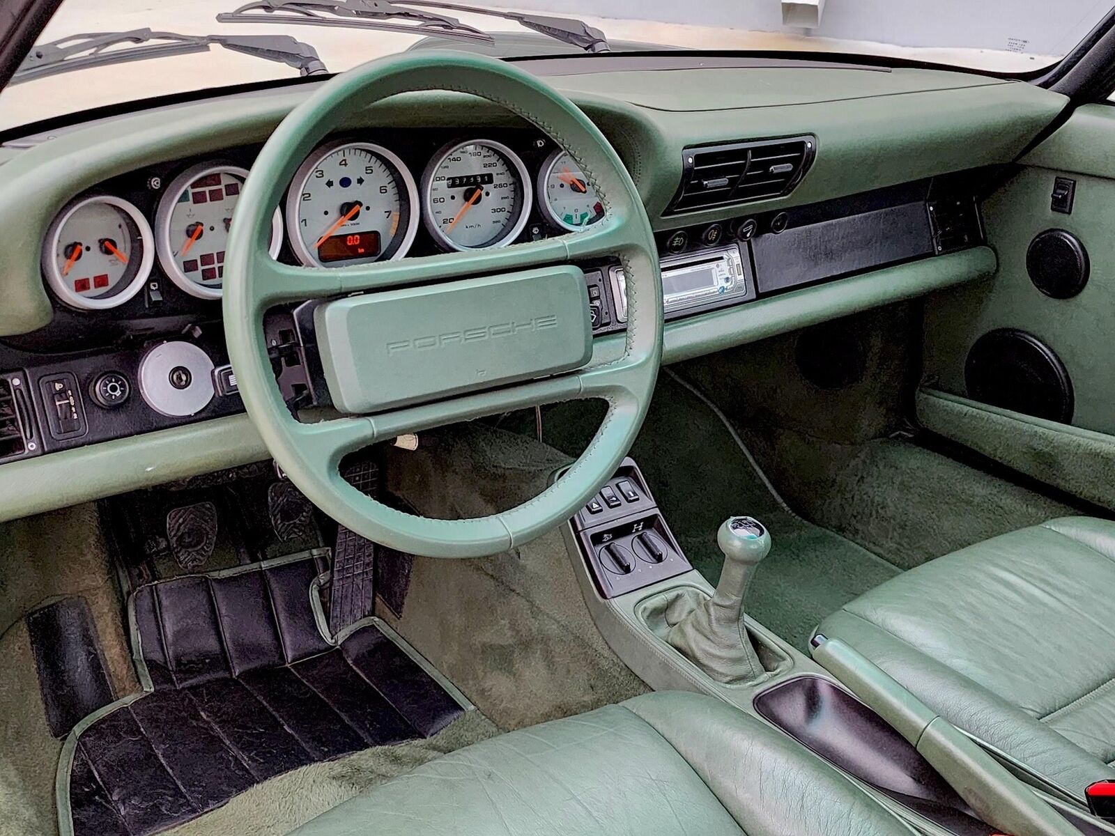 Porsche-911-Coupe-1991-Green-Green-97393-1