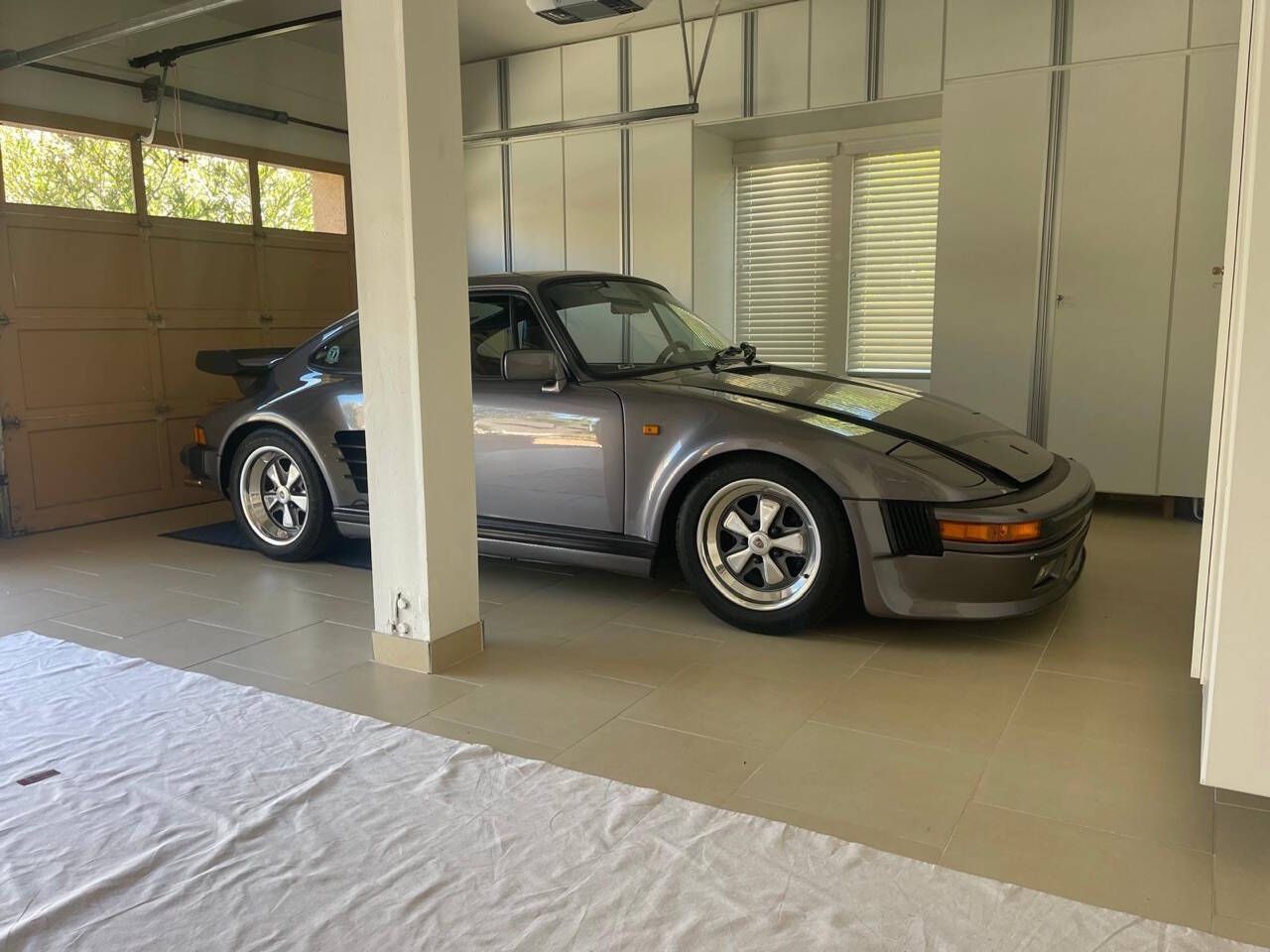 Porsche 911 Turbo Slant Nose - FACTORY Coupe 1985 à vendre