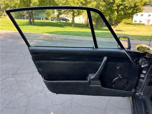 Porsche-911S-Coupe-Sunroof-1975-Black-Black-131042-16