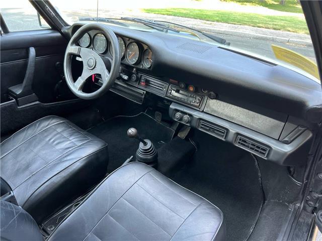 Porsche-911S-Coupe-Sunroof-1975-Black-Black-131042-22