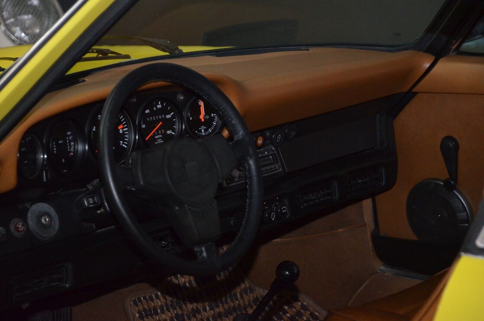 Porsche-912-1976-Yellow-278069-20