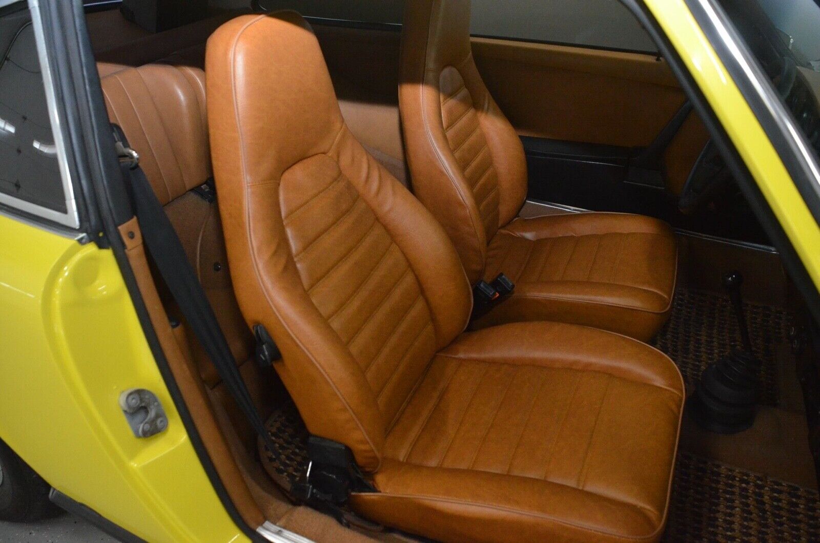 Porsche-912-1976-Yellow-278069-23