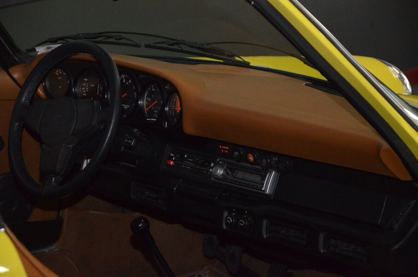 Porsche-912-1976-Yellow-278069-26