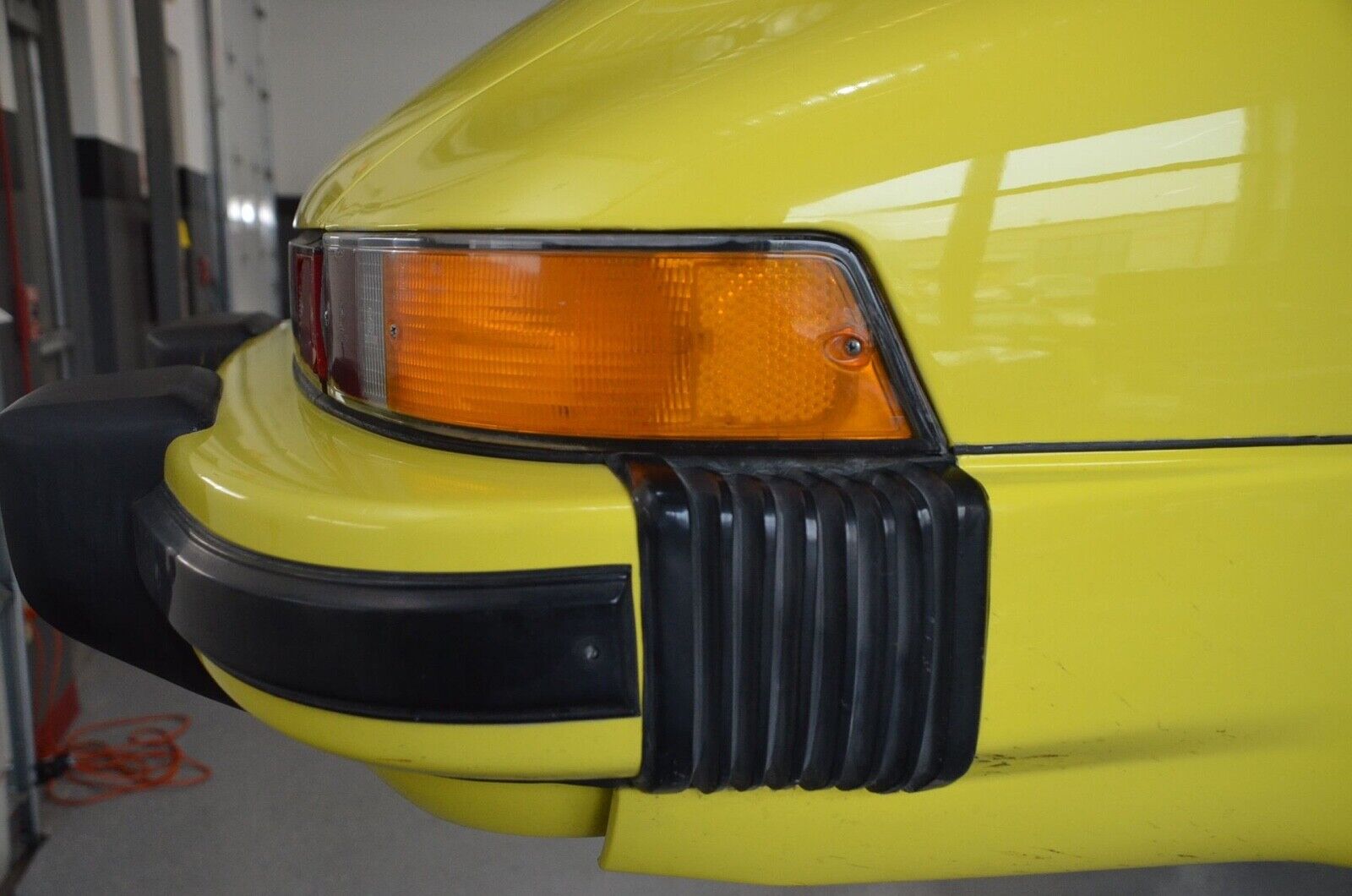 Porsche-912-1976-Yellow-278069-30