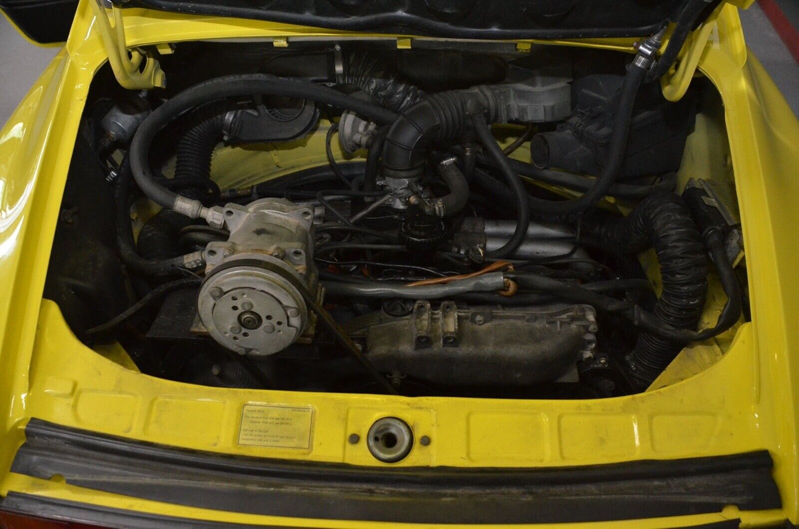 Porsche-912-1976-Yellow-278069-35