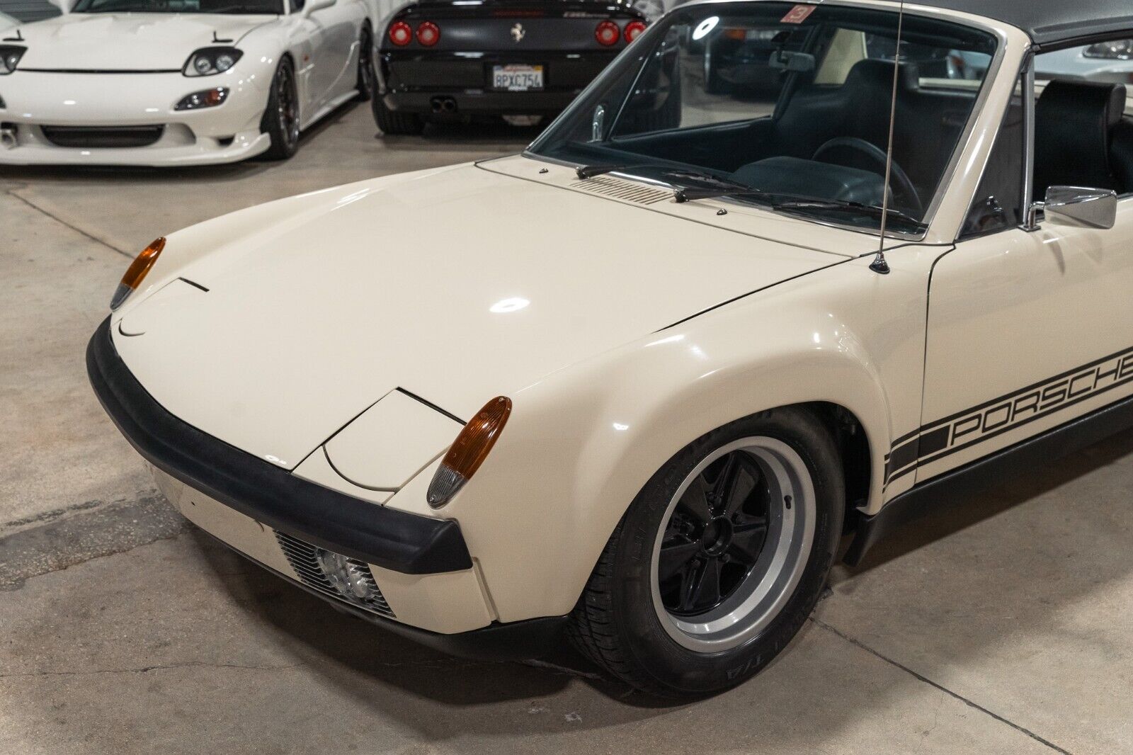 Porsche-914-1971-Light-Ivory-Black-62764-6