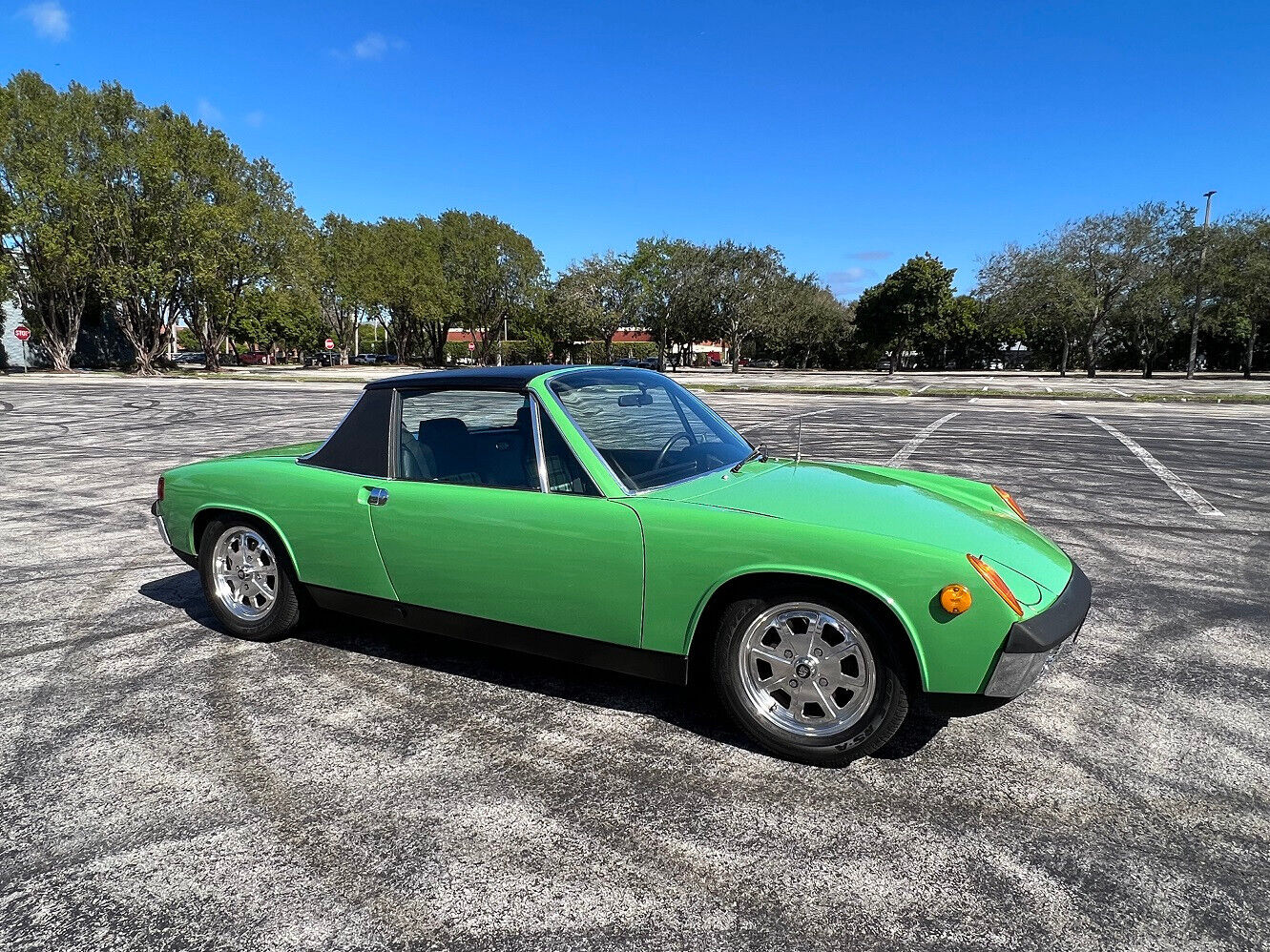 Porsche-914-Coupe-1971-Willow-Green-Black-109435-1