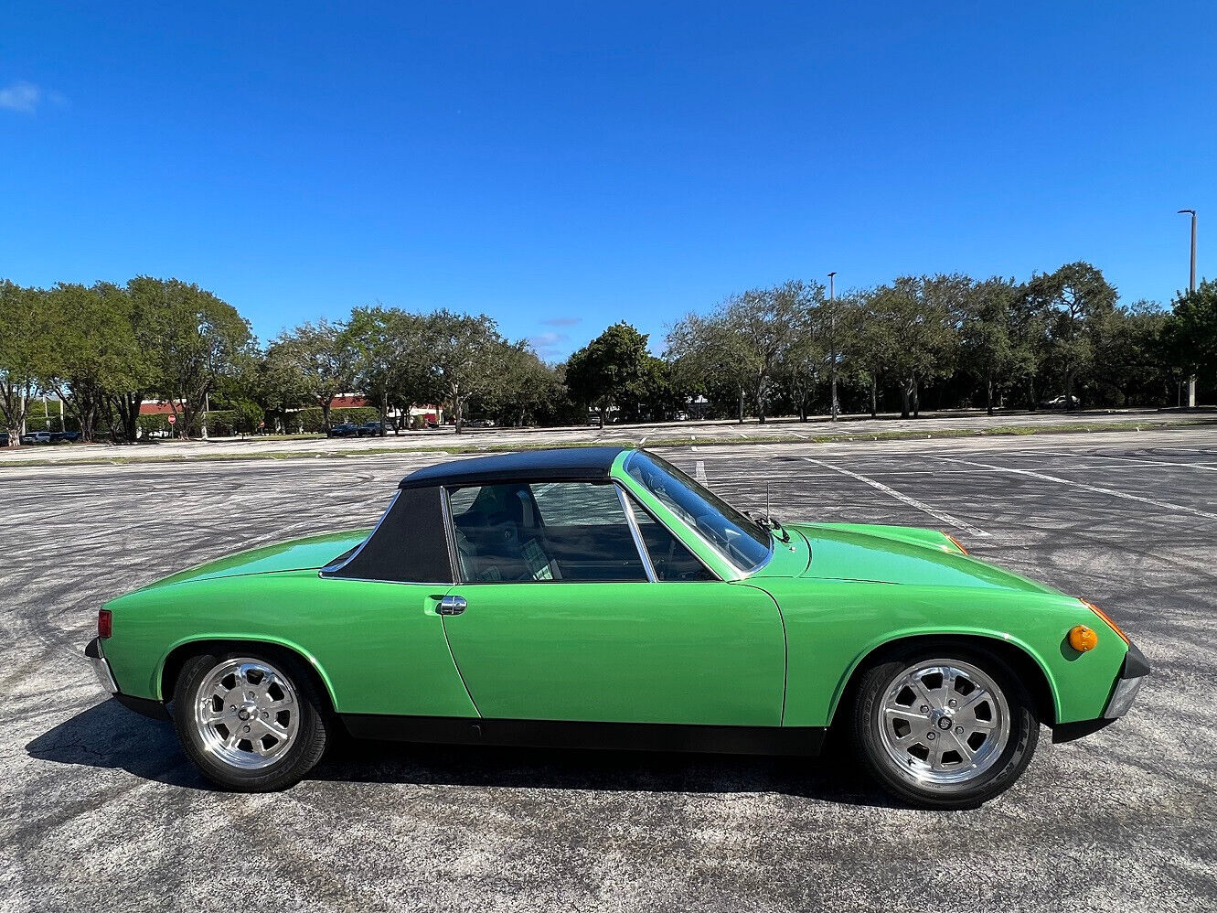 Porsche-914-Coupe-1971-Willow-Green-Black-109435-3